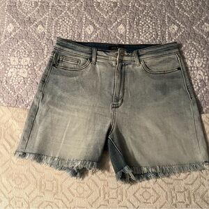 Judy Blue Frayed Hem Jean Shorts. Women’s size XL.